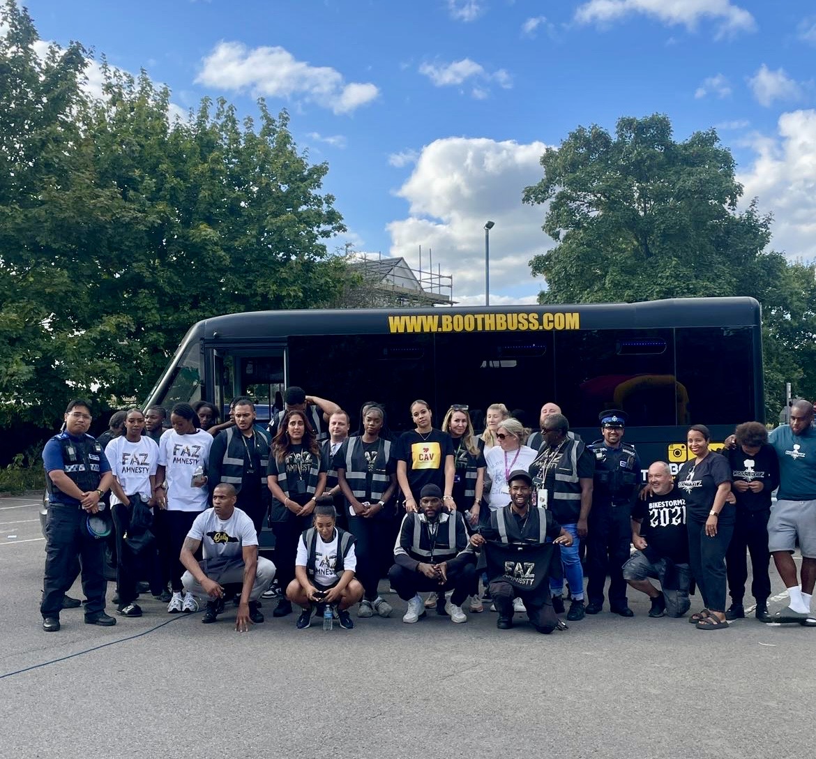 Group in front of a boothbus